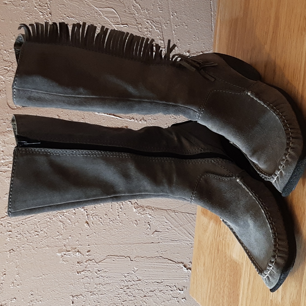 Chuckles grey leather boots Size 7